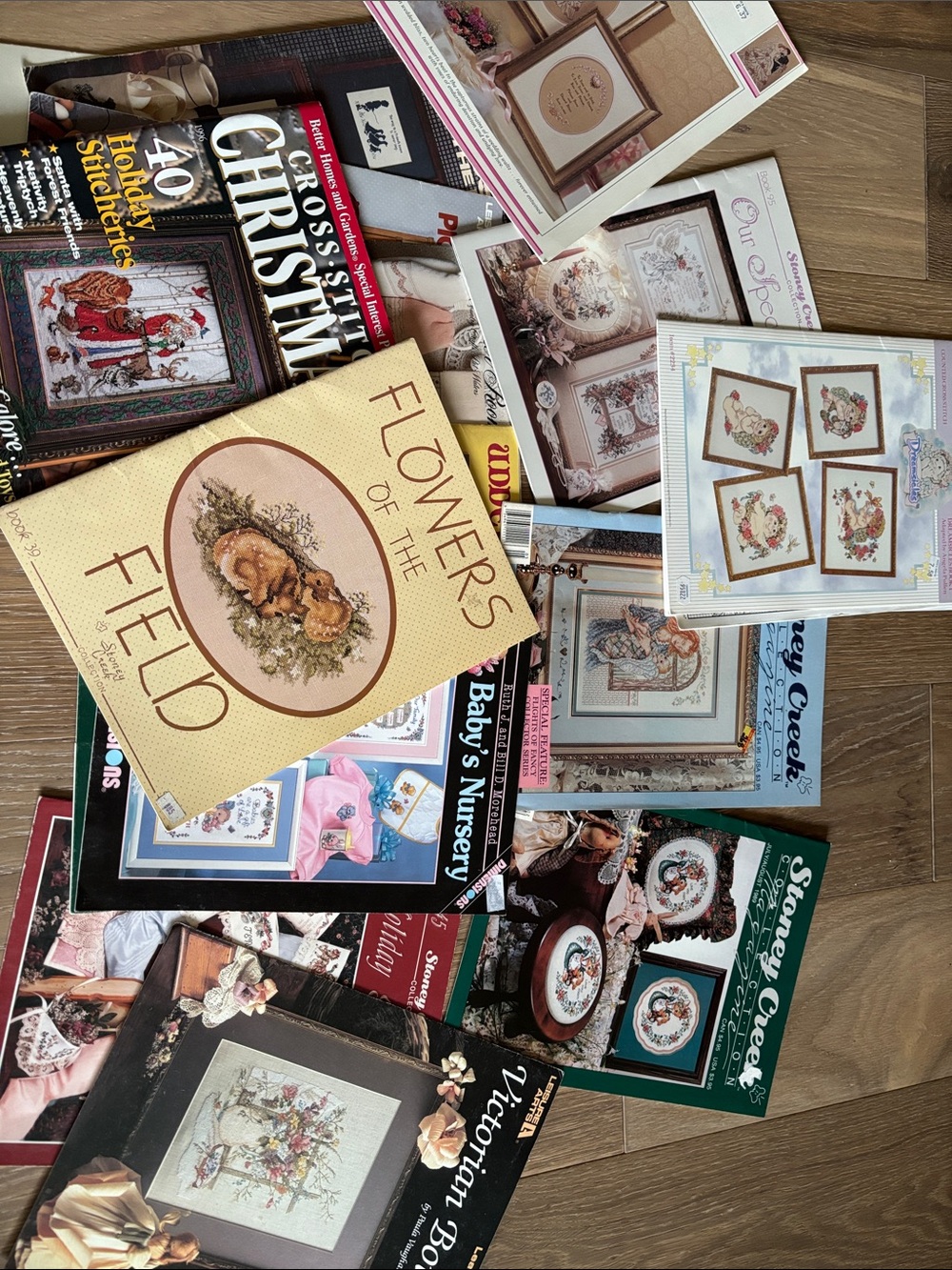 Huge lot of cross stitch patterns and leaflets. Stoney creek, leisure arts, etc